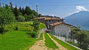 Casa Giacomina garden and Lake view by Gardadomusmea Tremosine